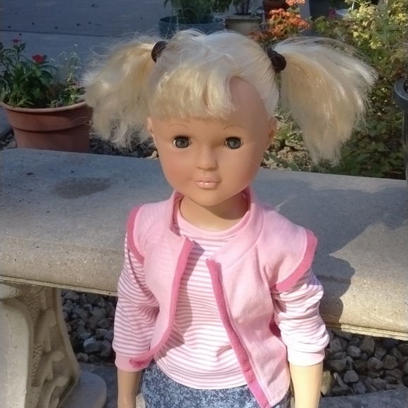 UNEEDA WISPY WALKER 27" WALKING DOLL - Blonde HAIR, Blue EYES - Picture 2 of 10